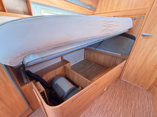 Adria Coral S 680 ST LUCHTVERING / AIRCO / OYSTER SCHOTEL + TV / OVEN / XXL KOELKAST + VRIEZER / CRUISE CONTROL / foto: 18