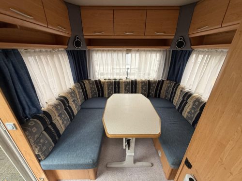 Knaus Blue Line 450 TK CAMA LITERA CAMA FIJA ASIENTO EN U foto: 5