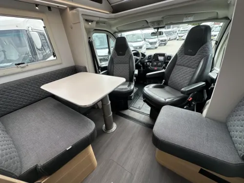 Adria Coral 600 SL 140PK L&auml;ngsbetten Garage  Foto: 16