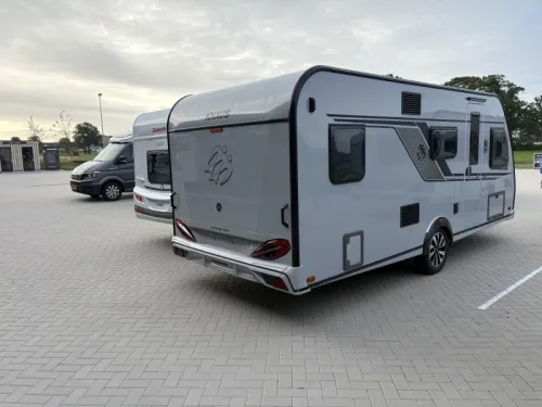 Knaus Sudwind Black Selection 500 QDK Etagenbett / Querbett Foto: 3