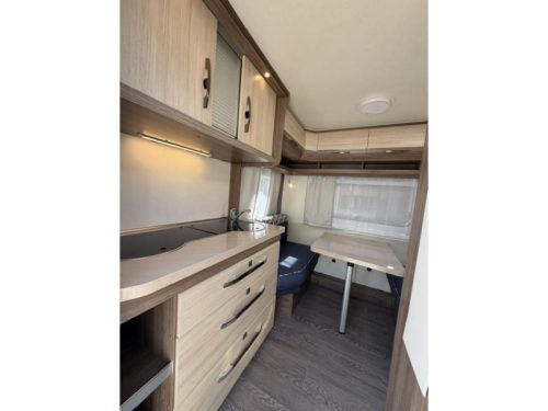 Hobby De Luxe 400 SFE Incl. Awning and Awning photo: 9