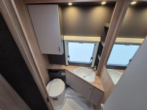 Knaus Sport Platinum 500 QDK Bunk bed and garage door photo: 22