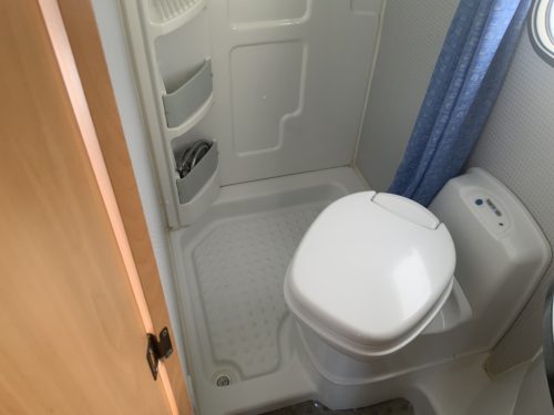 Chausson Trigano Flash 08 2.3 128 hp French bed, side bench, half-dinette, Swivel seats, very neat condition Year of manufacture 2006 Motorhome centrum on the road Marum photo: 29