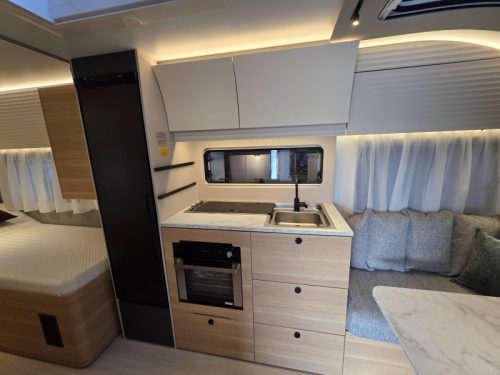 Adria Adora 572 UT Alde heating  photo: 8