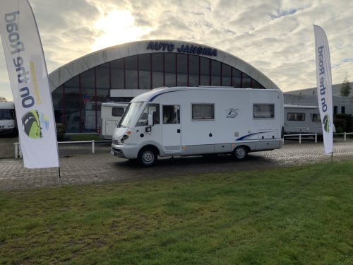 B&uuml;rstner El&eacute;gance 660 Integral, French bed & pull-down bed, Swivel seats, Hydraulic leveling jacks, Year 2004 Camper Centrum On the Road at Noorderringweg 4 in Marum. photo: 32