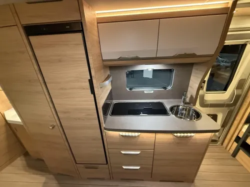 Knaus Sudwind Black Selection 540 FDK Etagenbett / Franz&ouml;sisches Bett Foto: 13