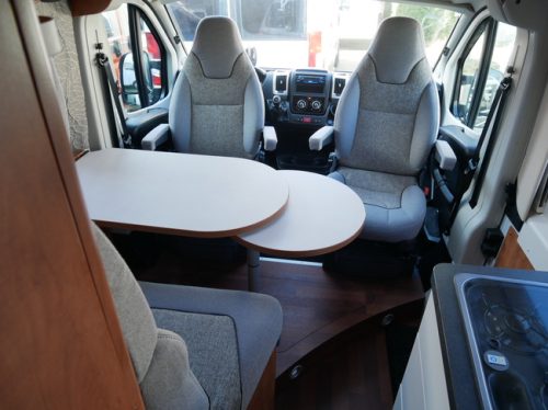Carthago Malibu Van 600, 6 Meter Kastenwagen, Gro&szlig;es Bett!! Foto: 8