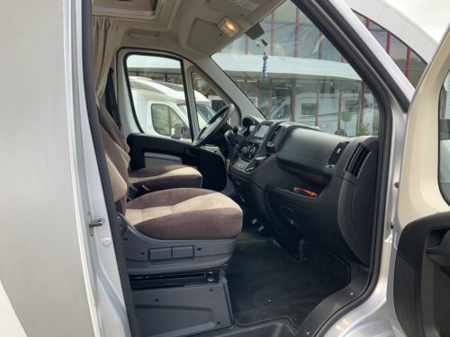 Laika Exclusieve Ecovip AUTOMATIC, 2.3 Multijet 150 HP, Semi-integrated, Queen bed, Half-dinette, Swivel seats Motorhome centre on the road photo: 26