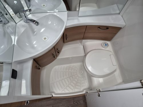 Hobby De Luxe 495 UL Einzelbetten-Rangierhilfe-Klimaanlage Foto: 16