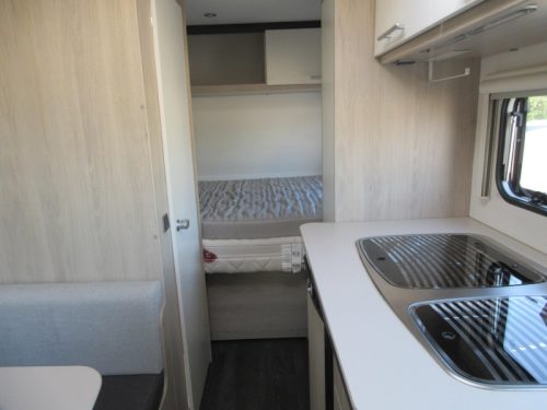 Caravelair Alba Family 426 WITH DOREMA AWNING photo: 2