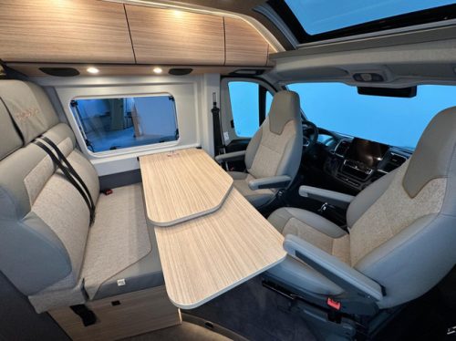 Malibu Van Diversity 640 LE K Charming GT Skyview photo: 6