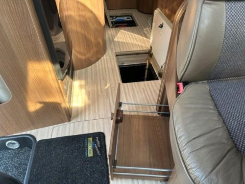 Carthago C-Tourer I 149 NO DROP-DOWN BED LEVEL SYSTEM photo: 18