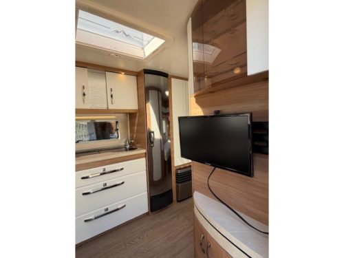 Hobby De Luxe 540 UL Incl. Mover and Awning photo: 13