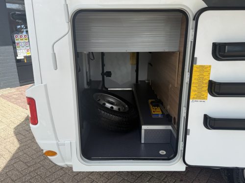 Adria CORAL 600 SC 164 hp euro 6 very compact camper queen bed panoramic roof electric bike rack tv 2x solar panel Remis pleated Maxxfan Navi camera leather fly screen door photo: 4