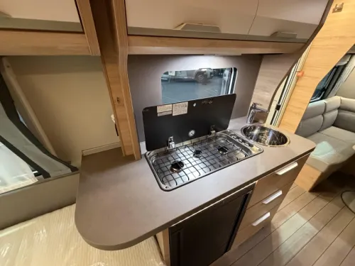 Knaus Sudwind Black Selection 500 EU Einzelbetten / Rundsitzgruppe Foto: 8