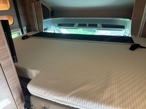 Weinsberg CaraSuite 650 MEG automatic, single beds + pop-top roof photo: 23