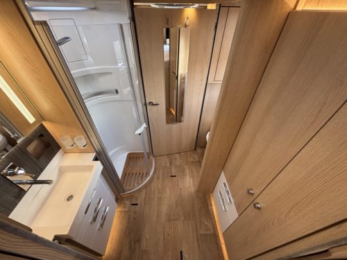 Hymer B ML I 880 Air conditioning, dish, automatic photo: 18