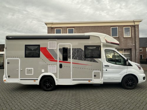 Challenger Graphite Ultimate 380 ( Chausson 720 ), 5 berths photo: 1