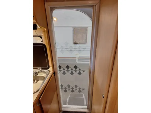 Beyerland Quartz 400 DV Querbett Sitzgruppe seitlich Rangierhilfe Foto: 11
