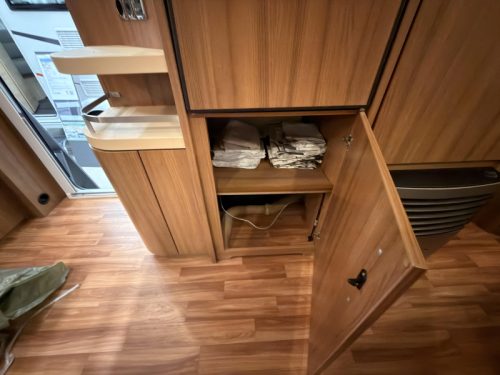 Knaus Sudwind Exclusive 580 UF mover+awning+cabin airco  photo: 18