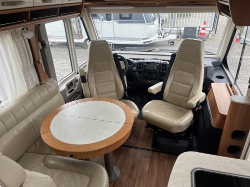 Hymer B 578 - Syst&egrave;me de mise &agrave; niveau - photo : 2