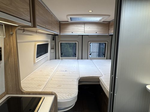 Hymer Yosemite 600 LITS JUMEAUX 160 ch Euro6 Fiat Ducato **Unique/Chauffage diesel/4 places assises/2x batterie auxiliaire/Store/1er propri&eacute;taire/Seulement photo: 13