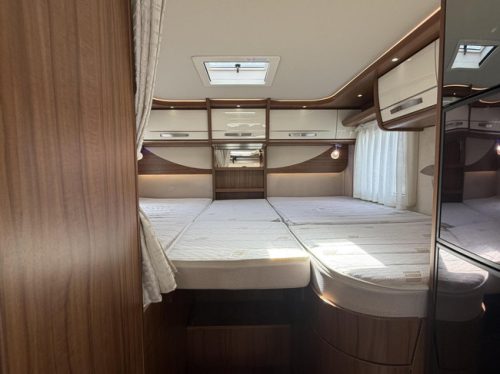 Hymer B 588 Automatic Single Beds Pop-top roof 2X Air conditioning Inverter Solar panel photo: 23