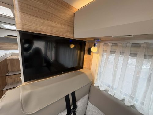 Hymer Exis-i 580 No Drop-down Bed - 1st owner photo: 12