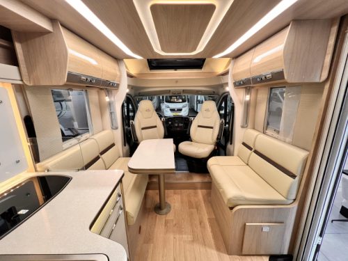 Rapido 696 F Premium Edition Face to face  Foto: 11