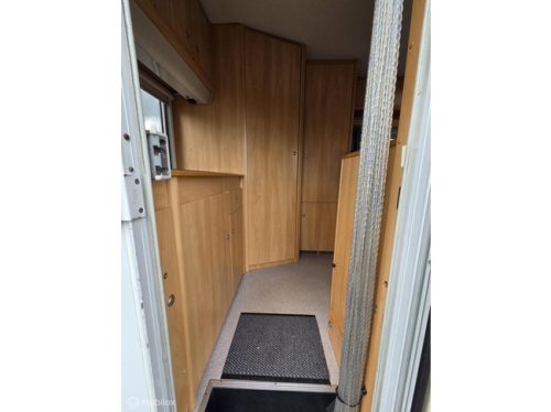 Knaus Eifelland 610 2.8TD 123 HP-Starter motorhome-Towbar photo: 13