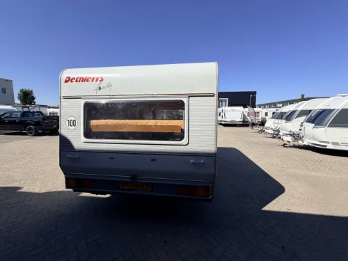 Dethleffs Family 490 TK Family Caravan with awning photo: 11
