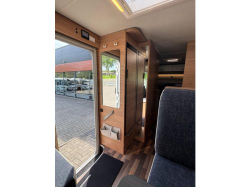 Weinsberg 700MEG CaraCore 9T-Automaat Einzelbetten Hubbett Markise Fahrradtr&auml;ger Foto: 23