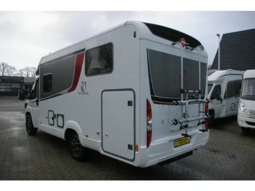 B&uuml;rstner Travel Van T 620 G Single beds, Automatic photo: 4