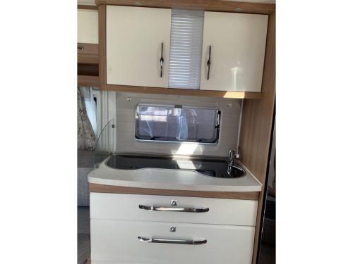 Hobby De Luxe 460 UFE omnistor photo: 5