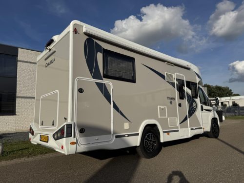 Chausson Titanium VIP 788 Queensbed no pop-top roof photo: 4