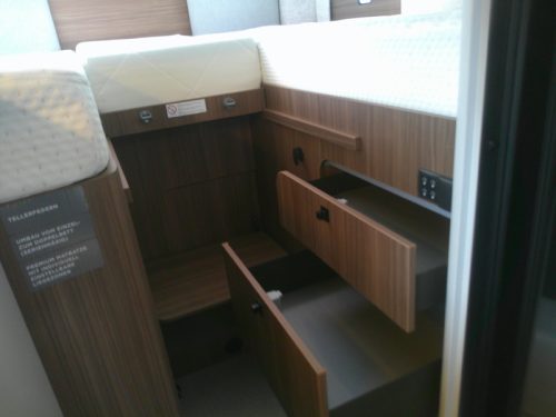 LMC Cruiser 740 EL single beds, Automatic  photo: 21