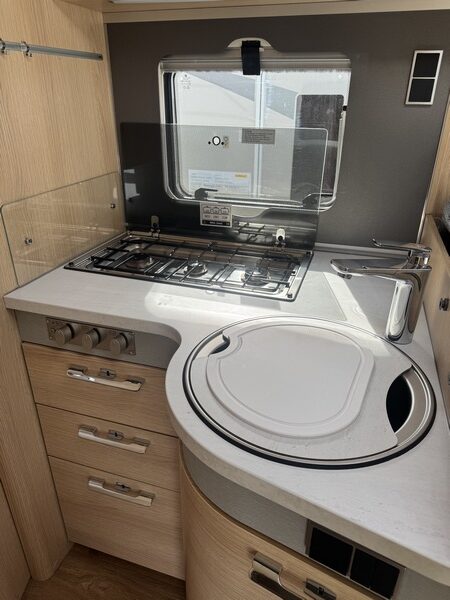 Camping-car Hymer B MC I 680 &eacute;quip&eacute; du puissant Mercedes 9 G Tronic 170 ch AUTOMATIQUE lits jumeaux + lit pavillon (56  photo : 37
