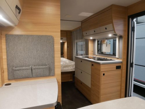 Dethleffs Summer Edition 530 DR U-shaped dinette + Queensbed photo: 8