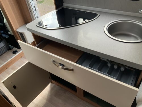 Weinsberg Cara Loft 650 ME, 2.3 MultiJ. 120 Semi-integrated, Swivel seats, French bed, Year of manufacture 2021 Motorhome Centre On the Road at the Noorderringweg 4 in Marum. photo: 13