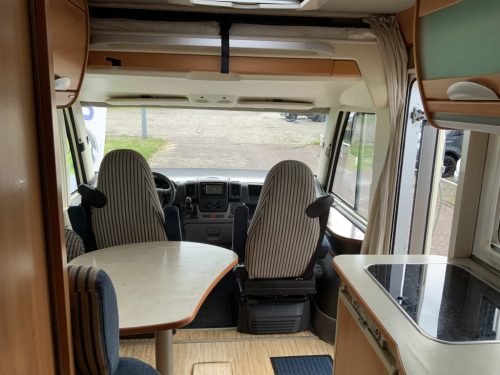 Hymer B 674 SL 2.3 M. 130 PK Vollintegriert, 4 Schlafpl&auml;tze 4 Gurte, Einzelbetten, Hubbett, Motor-Klimaanlage, Bj.2008 Ihr Wohnmobil-Verkaufsvermittler Marum Camper Zentrum on the road Foto: 9
