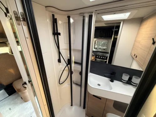 Hymer B-MC T 600 Full options photo: 7