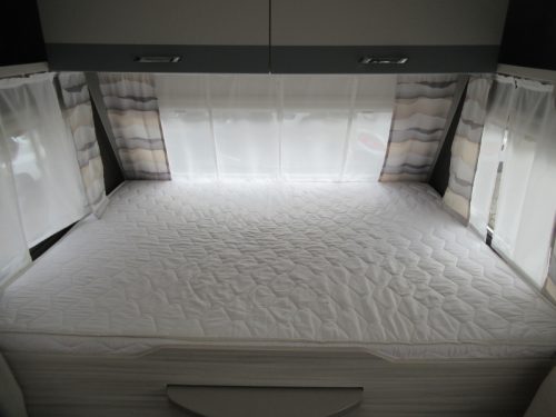 Dethleffs C'Joy 480 QLK FAMILIENWOHNWAGEN, VORZELT Foto: 4