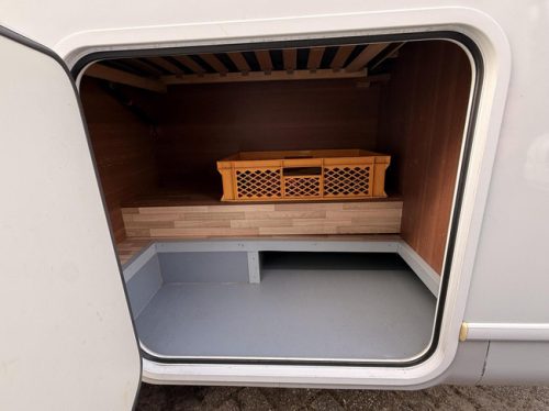 LMC H747 Single beds and a pop-top roof, bearlock, camera photo: 17