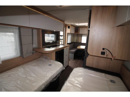 Knaus Sport 500 EU Camas individuales y asientos redondos foto: 10