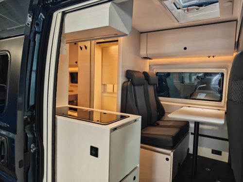 tourne mobil 6.4 Select 2.2 BlueHDI 180PK Automaat - ALL SEASON photo: 2