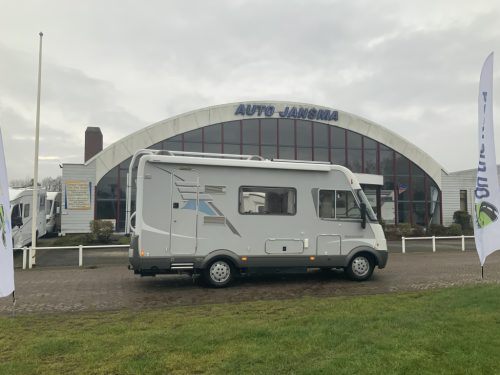 Hymer B 584 2.8 JTD 128 HP, Integral, Engine air conditioning, Front lift bed, 3 Isri seats, Long bench, Tow bar, Year 2005 Camper Centrum On the Road at Noorderringweg 4 in Marum. photo: 14