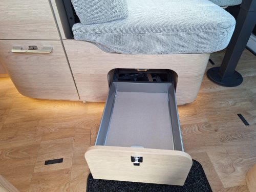 Hymer BMC-T WhiteLine 600 LEVEL-AIRCO-ZON-1E EIGE  Foto: 8