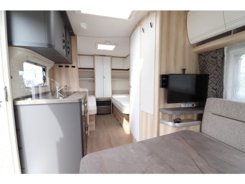 Hobby De Luxe 460 LU Autark / Einzelbetten Foto: 8