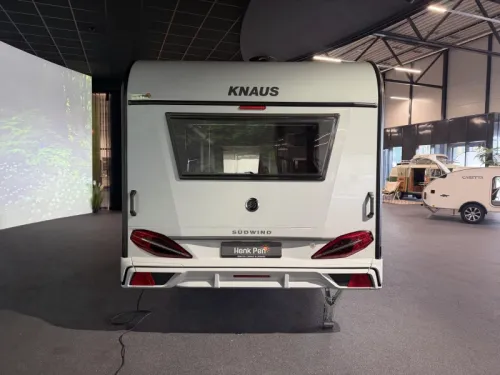 Knaus Sudwind Black Selection 450 FU Dachklimaanlage / Franz&ouml;sisches Bett Foto: 3