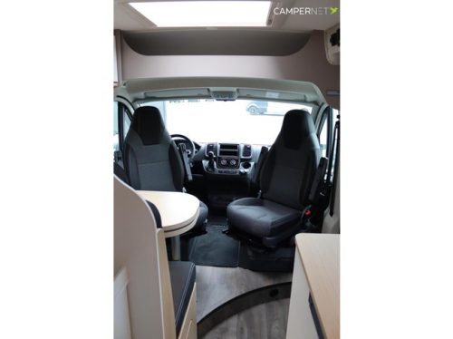 LMC Innovan 640 Pure 140hp Automatic | Thule awning | Single beds | Parking sensors | Alloy wheels | Plenty of storage space | LED photo: 8